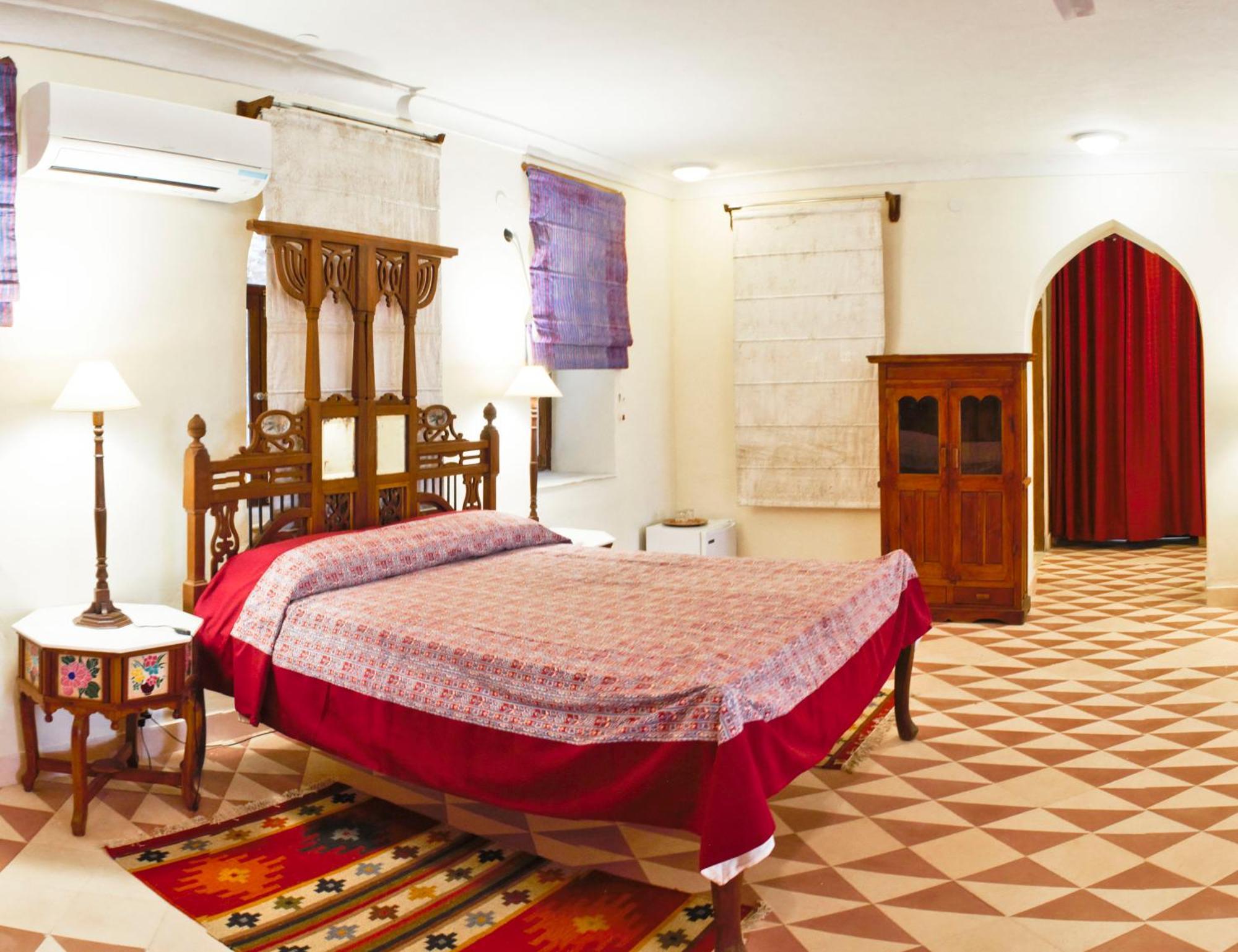 Neemrana'S - Tijara Fort Palace Otel Dış mekan fotoğraf