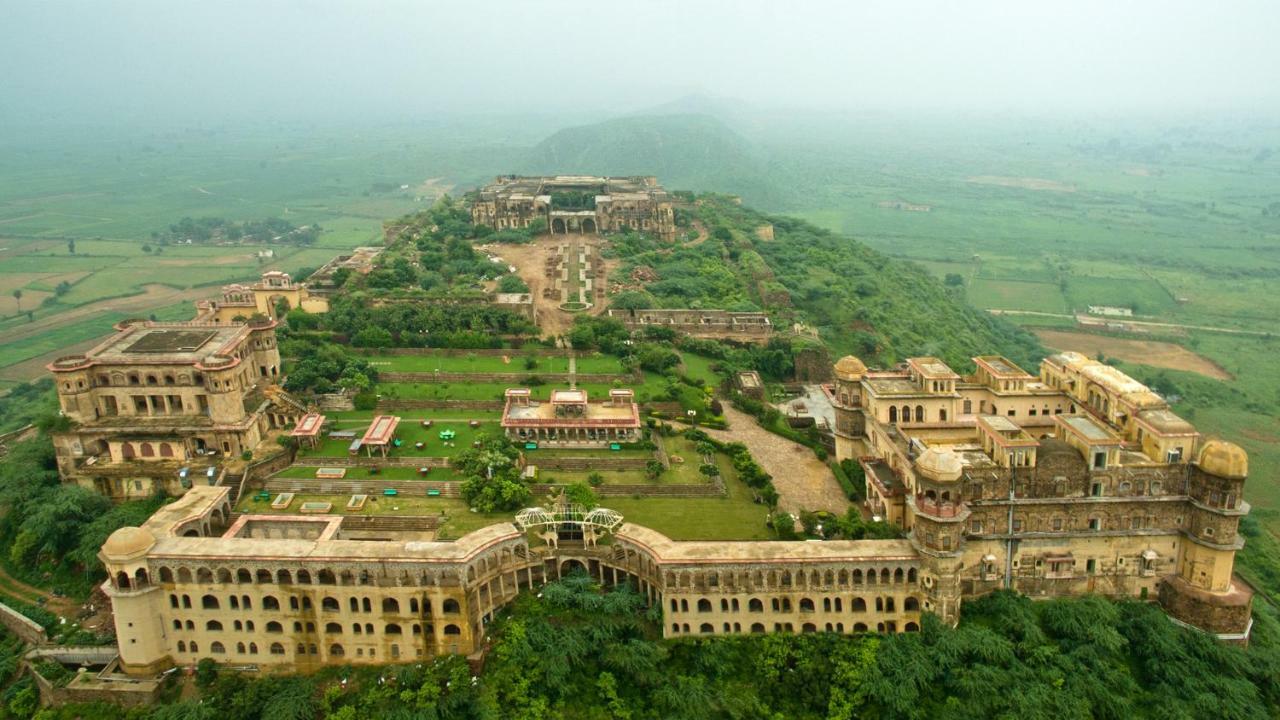 Neemrana'S - Tijara Fort Palace Otel Dış mekan fotoğraf