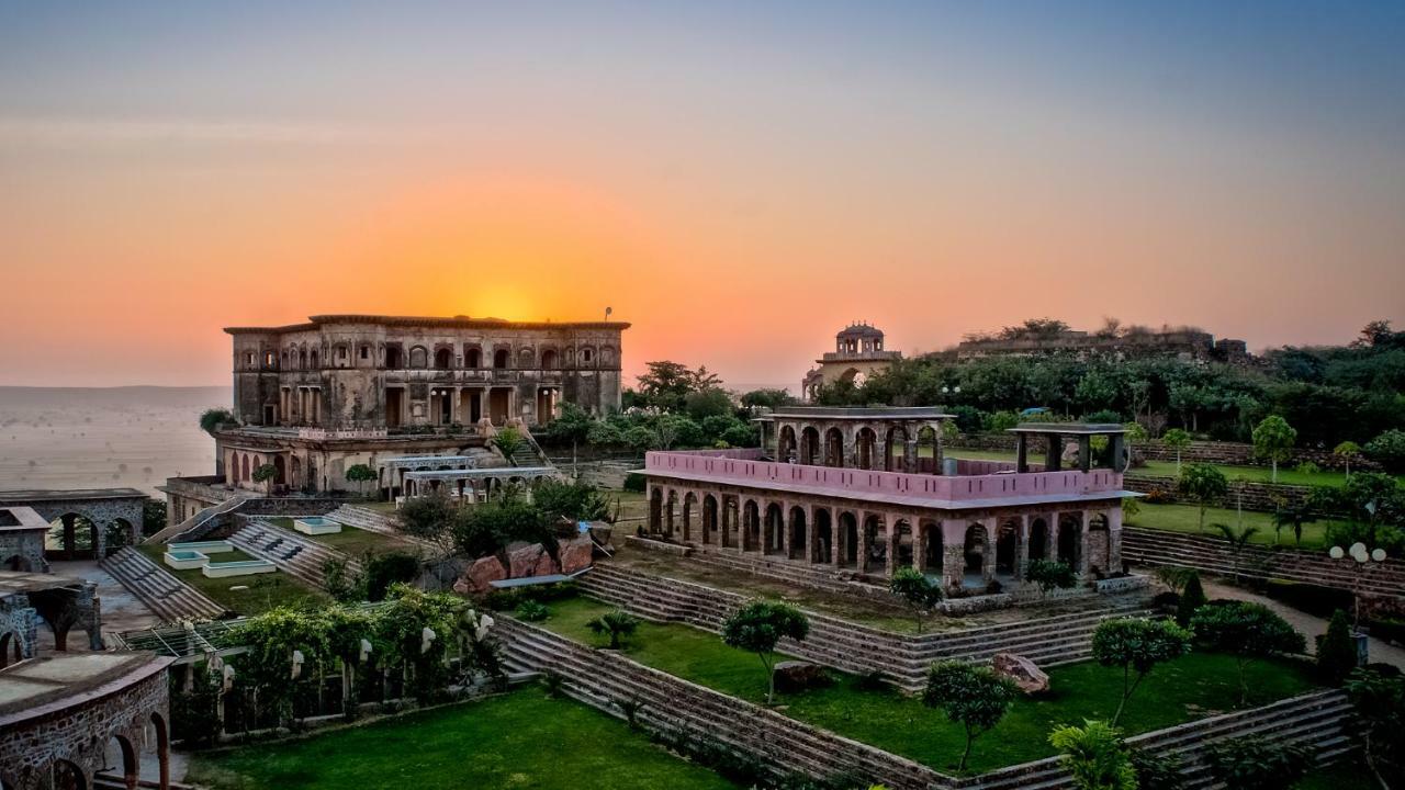 Neemrana'S - Tijara Fort Palace Otel Dış mekan fotoğraf