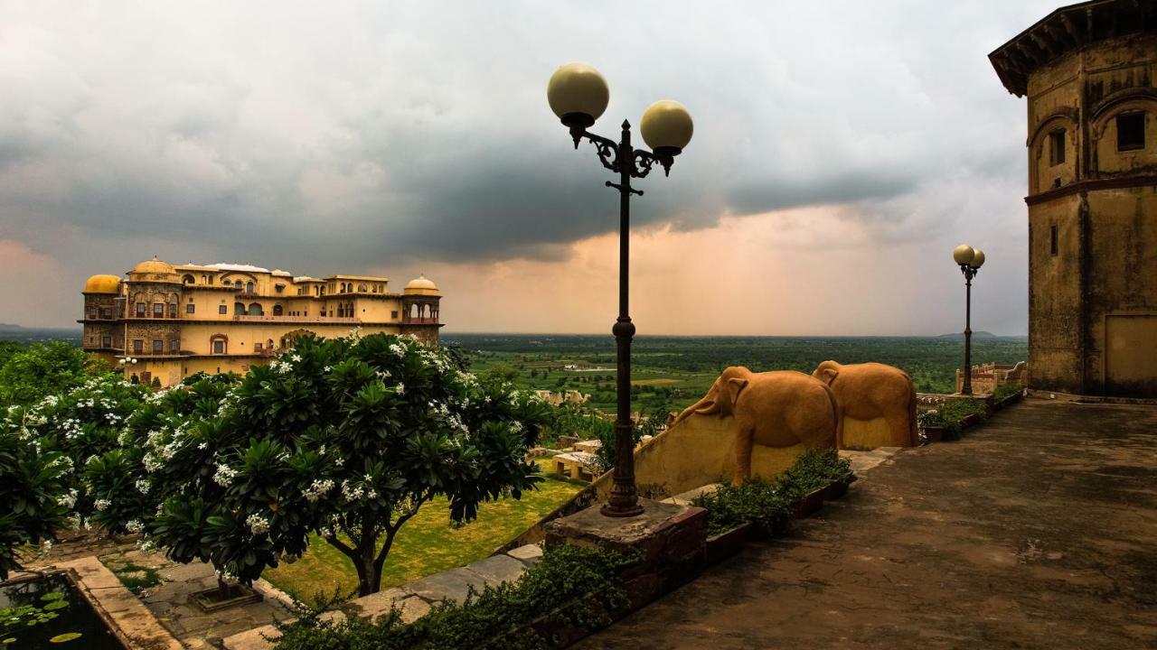 Neemrana'S - Tijara Fort Palace Otel Dış mekan fotoğraf